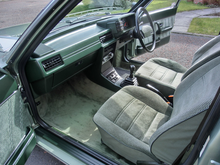 1984 Audi 80 1.8 GL Front Interior 2
