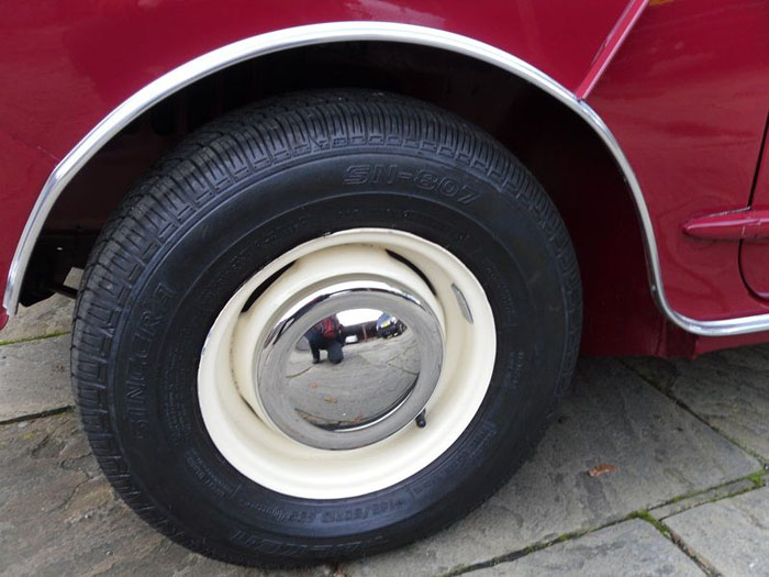 1982 austin mini van wheel