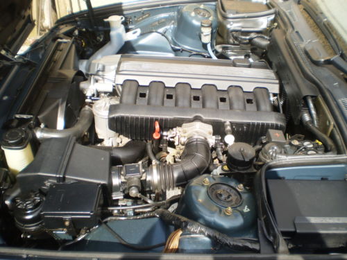 1995 bmw 520i se engine bay