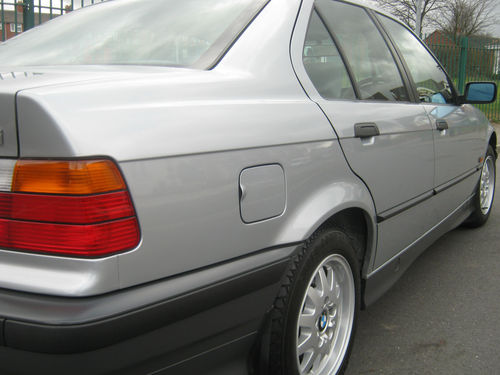 1995 BMW 318i Right Side