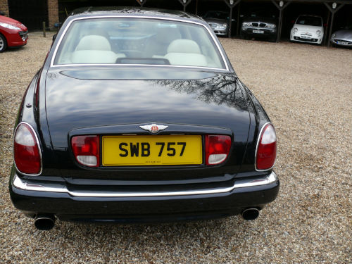 2001 bentley arnage 6.8 auto red label back