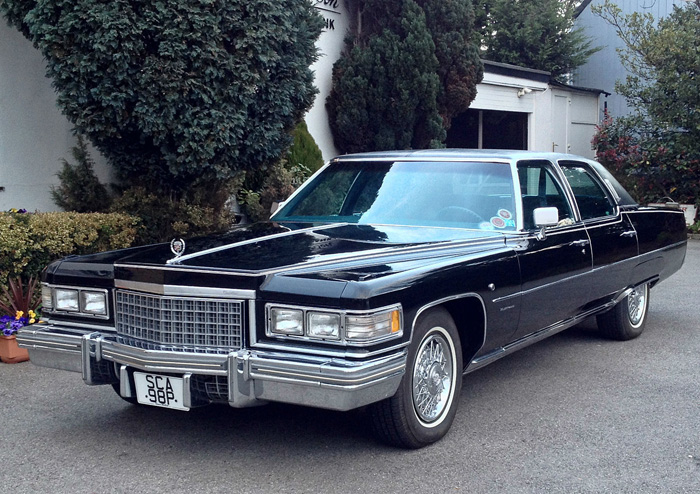 1976 Cadillac Fleetwood Brougham Sedan 8.2 V8 2