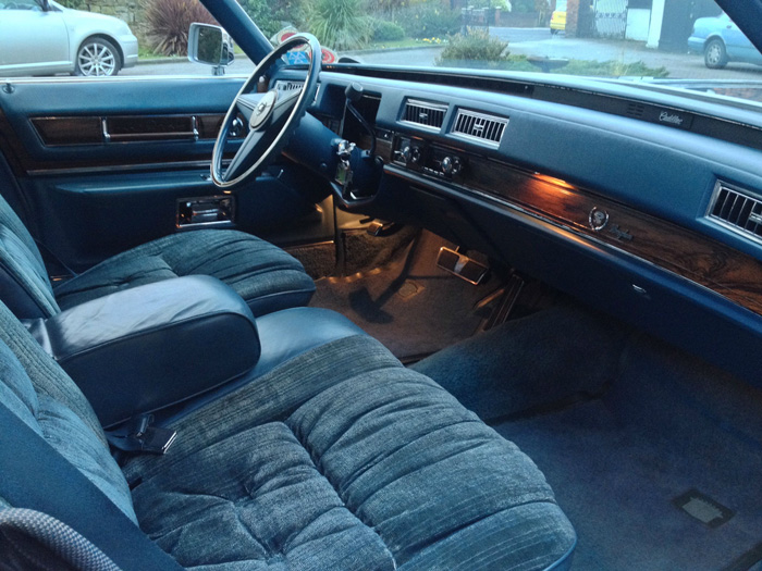 1976 Cadillac Fleetwood Brougham Sedan 8.2 V8 Front Interior