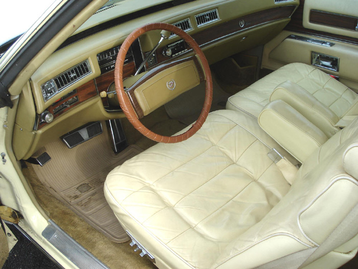 1977 Cadillac Fleetwood Eldorado 7.0 V8 Front Interior 2