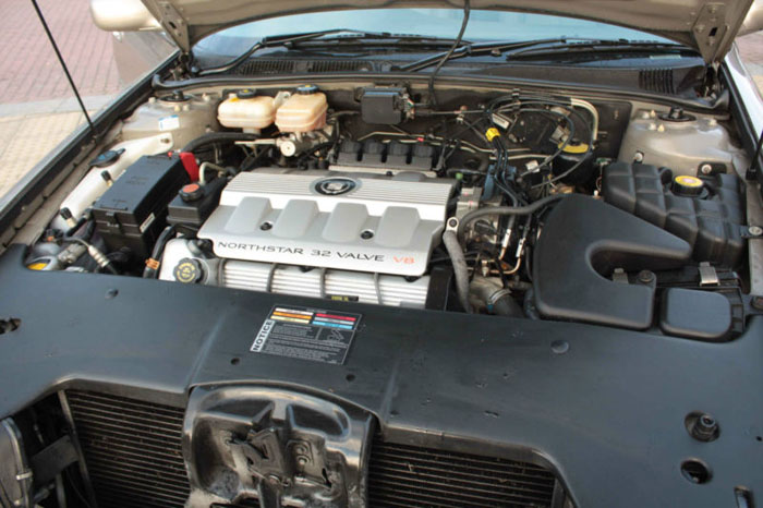 2001 cadillac seville sts v8 auto gold engine bay