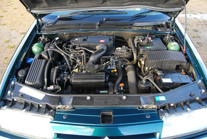 1994 Citroen Xantia 2.0 VSX Engine Bay 1