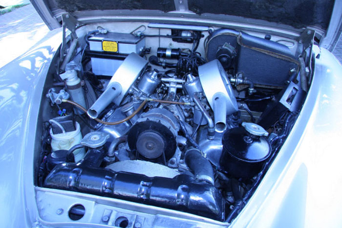 1967 jaguar daimler v250 mkii engine bay 2