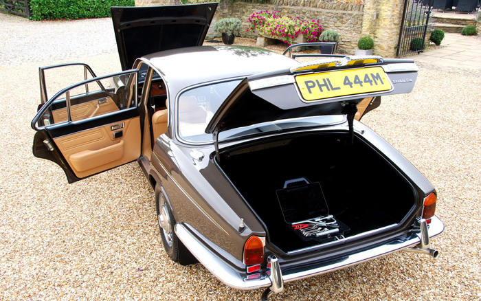 1974 Daimler Double Six Series II 5.3 V12 Boot