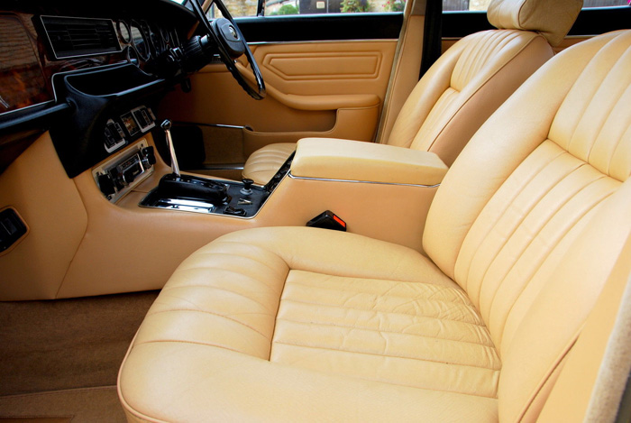 1974 Daimler Double Six Series II 5.3 V12 Interior 2