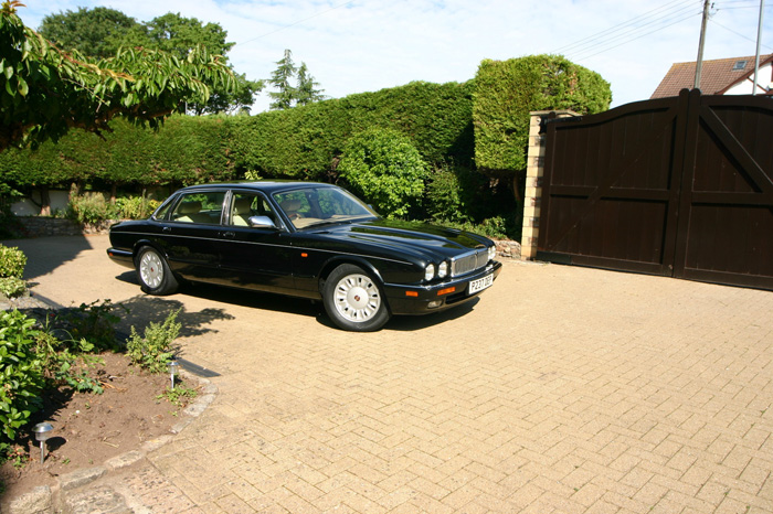 1996 Daimler Six 4.0 Side