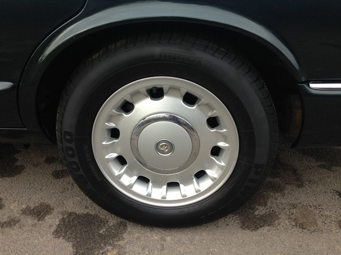 1998 Daimler X308 Super V8 LWB Wheel