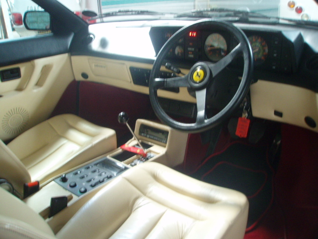 1989 ferrari mondial interior 1