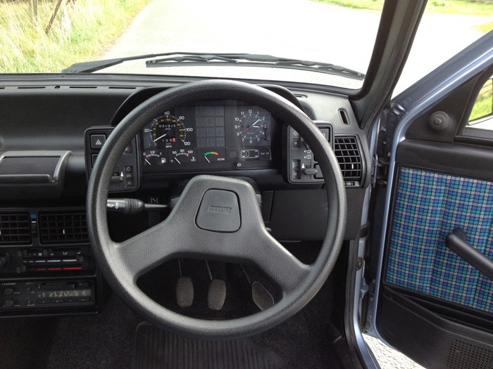 1988 Fiat Uno 60 Super Dashboard Steering Wheel