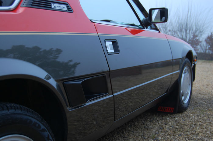 1984 Fiat X19 VS Side Door