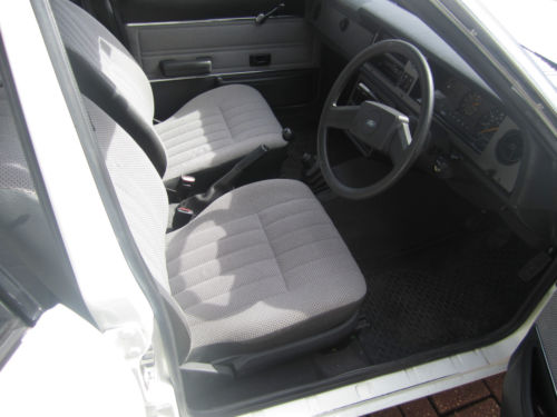 1982 ford cortina l white mk5 1.6 interior 1