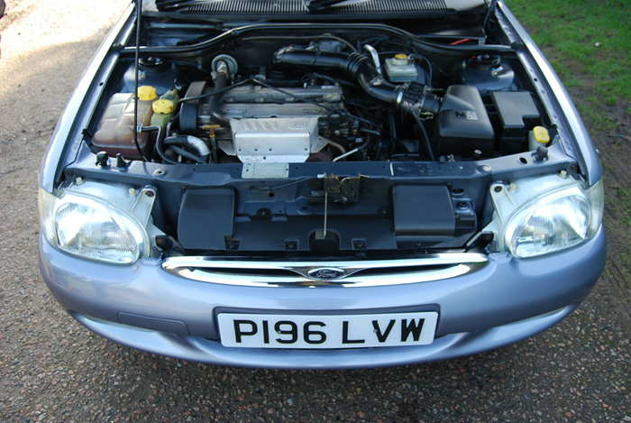 1997 Ford Escort MK5 1.6 Ghia X Engine Bay