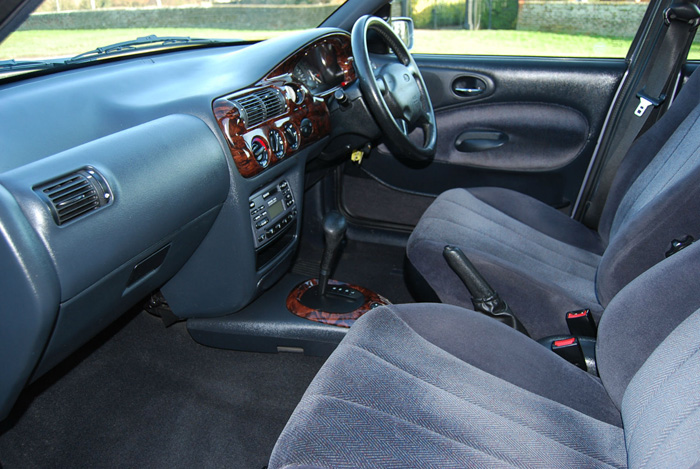 1997 Ford Escort MK5 1.6 Ghia X Front Interior 1