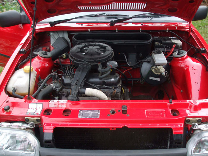 1988 ford escort mk4 1.3 l ohv engine bay