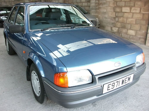 1988 e ford escort 1.6 gl 5 door met crystal blue 1