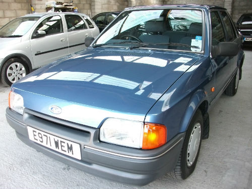 1988 e ford escort 1.6 gl 5 door met crystal blue 2