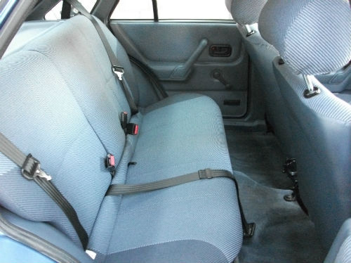 1988 e ford escort 1.6 gl 5 door met crystal blue interior 2