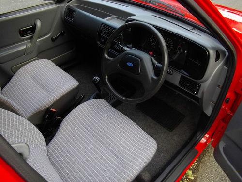 1990 Ford Escort MK4 1.3 Van Front Interior 2