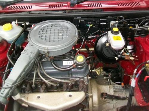1993 Ford Fiesta 1.1L Engine Bay