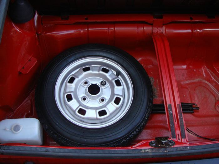 1983 Ford Fiesta Mk1 957cc Popular Plus Boot Spare Wheel