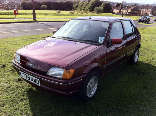 1993 Ford Fiesta MK3 Ghia 2