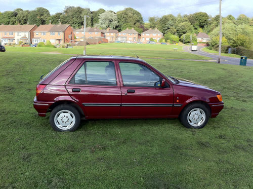 1993 Ford Fiesta MK3 Ghia Side