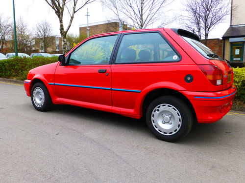 1991 Ford Fiesta MK3 XR2i Left Side 1