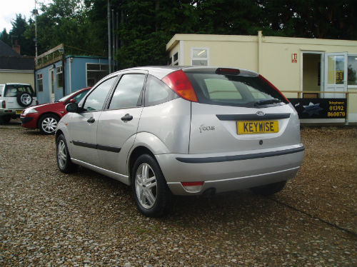 2001 ford focus 1.6i 16v auto zetec 5dr 5