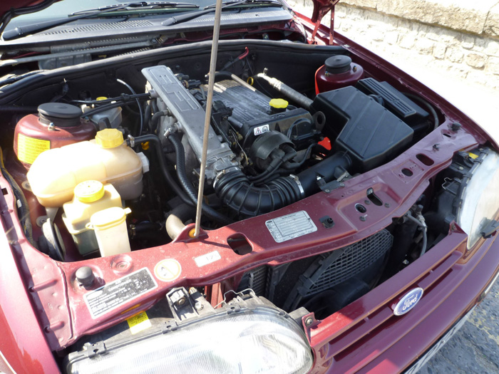 1992 Ford Granada Scorpio 2.0 Engine Bay
