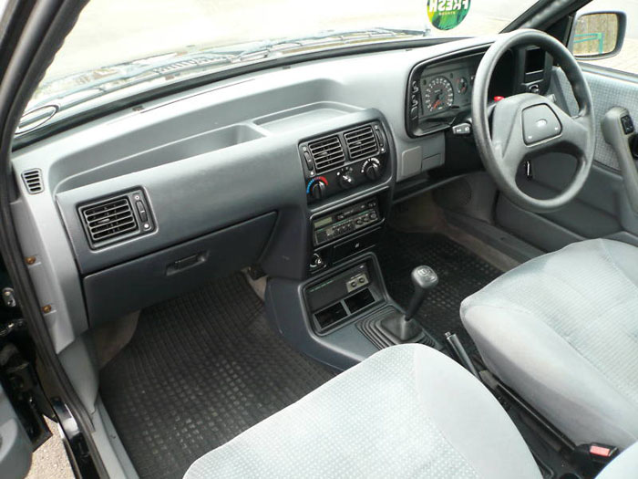 ford orion 1.6 ghia interior 1