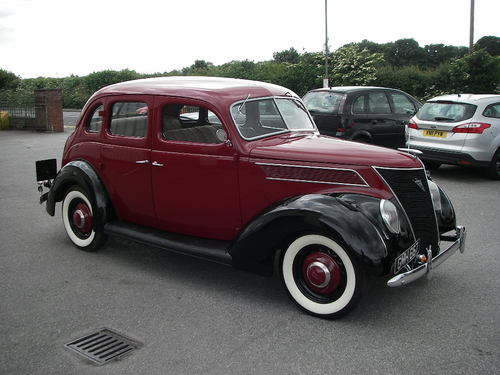 1937 Ford V8 Model 78 Fordor Deluxe 2