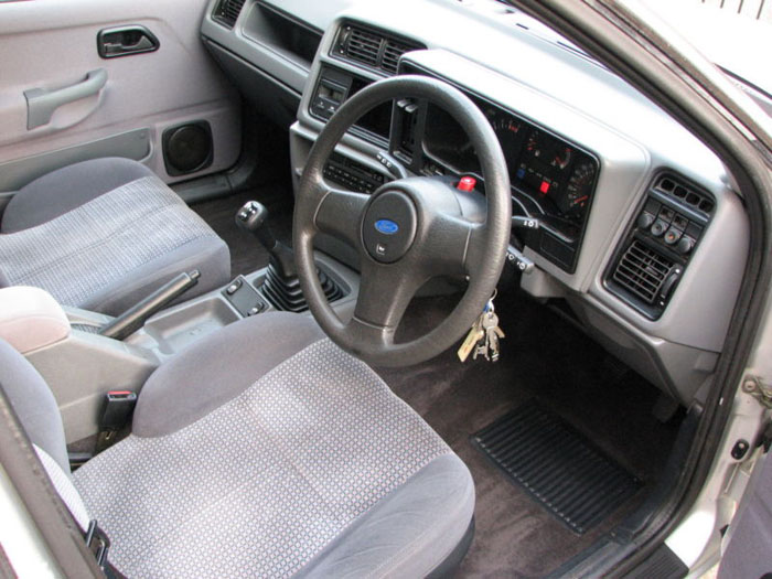 1992 ford sierra sapphire chasseur interior 1