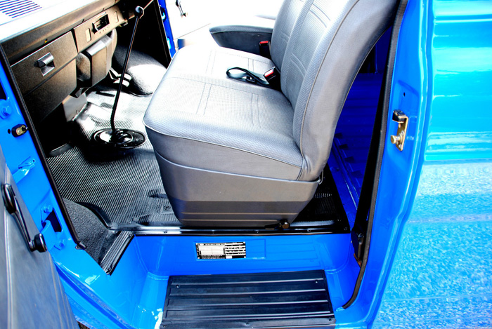 1981 Ford Transit MK2 LWB 2.0 L Front Interior 1