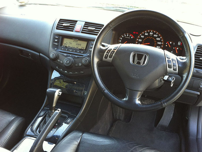 2003 honda accord 2.0i vtec executive automatic dashboard