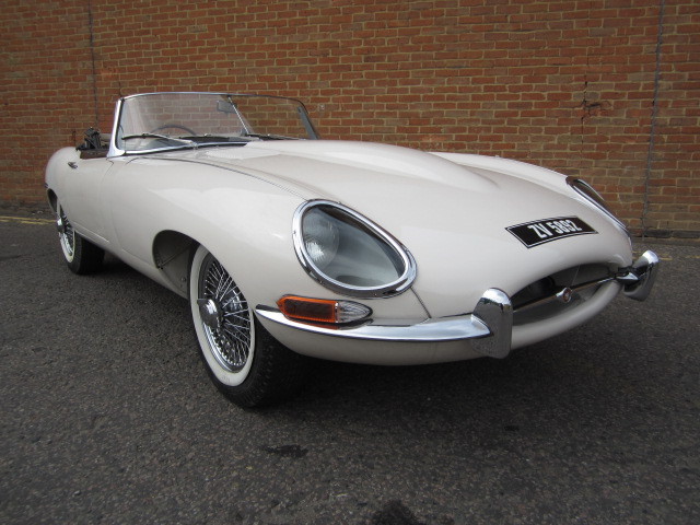 1962 Jaguar E-Type S1 Roadster 1