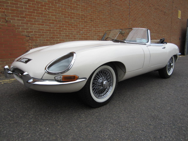 1962 Jaguar E-Type S1 Roadster 2