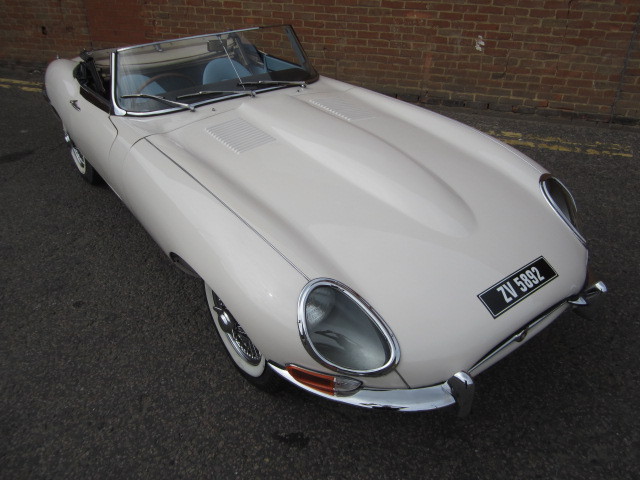 1962 Jaguar E-Type S1 Roadster 3