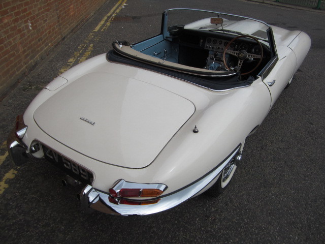 1962 Jaguar E-Type S1 Roadster 4