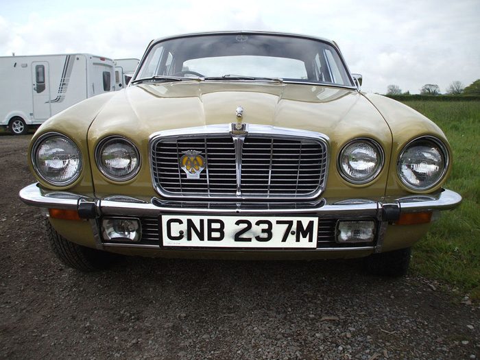 1973 Jaguar XJ6 Series II 4.2 SWB 2