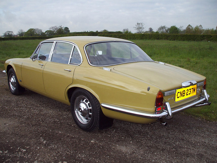 1973 Jaguar XJ6 Series II 4.2 SWB 3