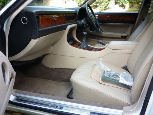 1987 jaguar xj6 white interior 2