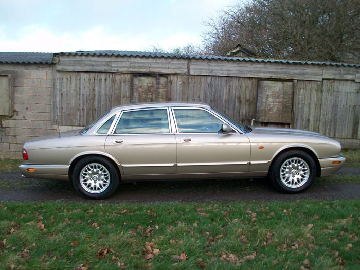 2000  w  jaguar xj8 3.2 v8 executive auto 4