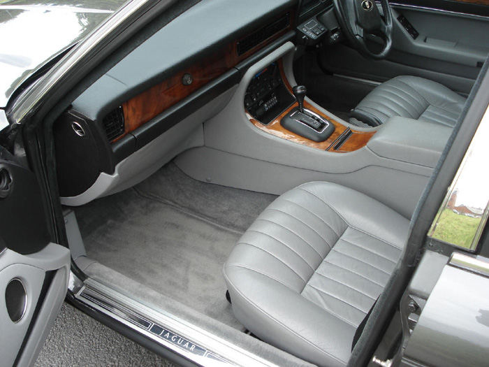 1986 Jaguar XJ6 2.9 Front Interior 1