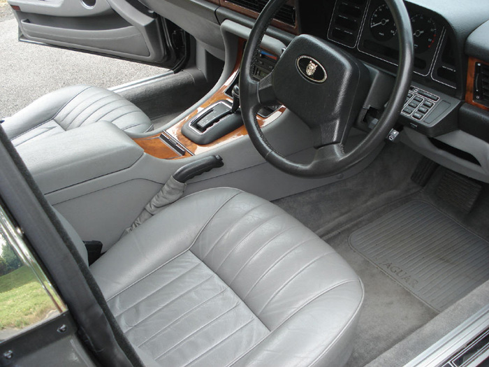 1986 Jaguar XJ6 2.9 Front Interior 2