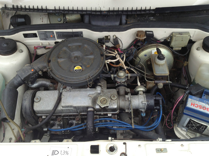 1996 Lada Samara 1.3 GSX Engine Bay