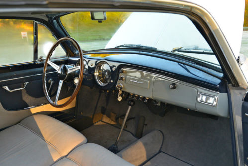 1957 Lancia Aurelia GT 2500 6th Series Interior 1